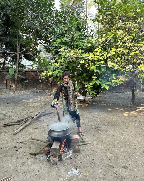 সাকিব আল হাসানের স্ত্রী উর্মি আল হাসান সোশ্যাল মিডিয়ায় ছবিগুলি আপলোড করেছেন ৷ বাংলাদেশের মাগুরার ছবিগুলি অত্যন্ত প্রাণবন্ত হয়েছে ৷ ছবি সৌজন্যে ফেসবুক ৷