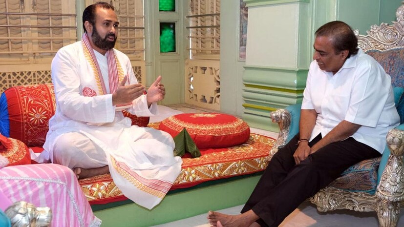মন্দির নাথদ্বারা নামেই এই পবিত্র শহরটি চারিদিকে ঘেরা হয়। ১৬৭২ সালে, ভগবান শ্রীনাথজিকে বনস নদীর তীরে সিহাদ গ্রামে, নাথদ্বারা নামে একটি নতুন মন্দিরে রাখা হয়।