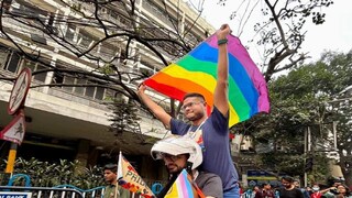 ভালবাসা খুলেছে মুখোশ, নেমেছে পথে; সাত রঙে শহর সাজাল কলকাতা রেনবো প্রাইড ওয়াক