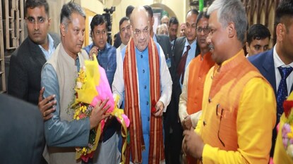 মমতার আগে বঙ্গ বিজেপি নেতৃত্বের সঙ্গে অমিত শাহর বৈঠক কী শাহী কৌশল ? জোর চর্চা মমতার আগে বঙ্গ বিজেপি নেতৃত্বের সঙ্গে অমিত শাহর বৈঠক কী শাহী কৌশল ? জোর চর্চা