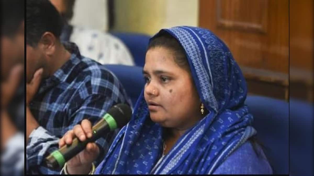 ১১ ধর্ষকের মুক্তির নির্দেশ পুনর্বিবেচনা নয়, সুপ্রিম কোর্টে ধাক্কা খেলেন বিলকিস ১১ ধর্ষকের মুক্তির নির্দেশ পুনর্বিবেচনা নয়, সুপ্রিম কোর্টে ধাক্কা খেলেন বিলকিস