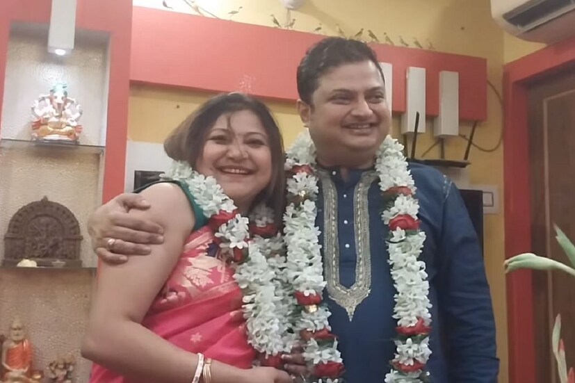 এই দু'জনের ভালবাসার ছবি সোশ্যাল মাধ্যমে শেয়ার করেছেন জোজো ৷ তিনি সোশ্যাল মিডিয়ায় বেশ কয়েকটি ছবি শেয়ার করে জানিয়েছেন শুভেচ্ছাও ৷ ছবি সৌজন্যে ফেসবুক ৷