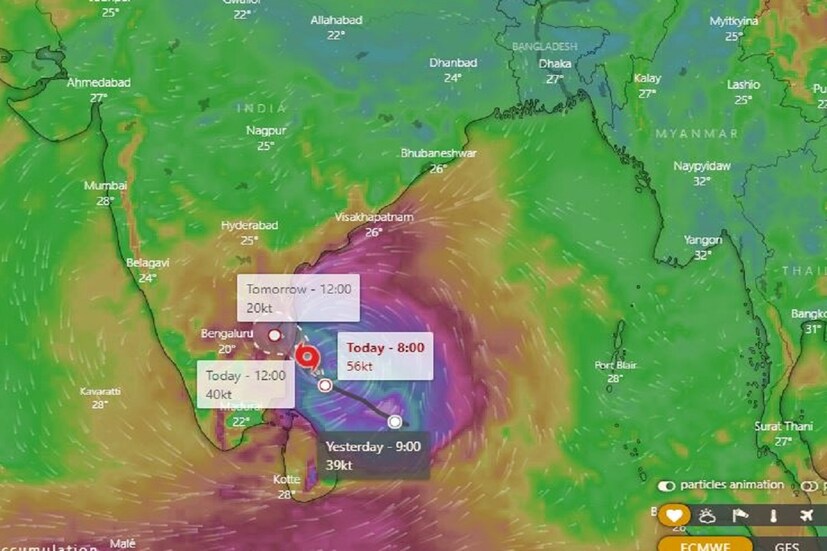 সাইক্লোন মনদাউস খতরনাক তুফানের জেরে ৩ জেলা চেঙ্গালপট্টু, বিলুপুরম, কাঞ্চিপুরমকে রেড অ্যালার্টে রাখা হয়েছে৷ তার জেরে স্কুল -কলেজ বন্ধ রাখা হয়েছে৷