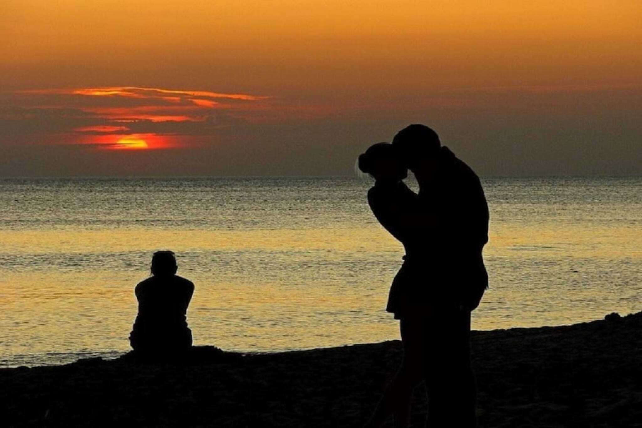 বারবার নানা প্রেমিকের সঙ্গে পালিয়েছেন, এবার পালিয়ে স্বামীর কাছে ফিরতে চায় বউ