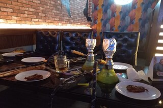 শহরে হুক্কা বার এখনও চলছে?