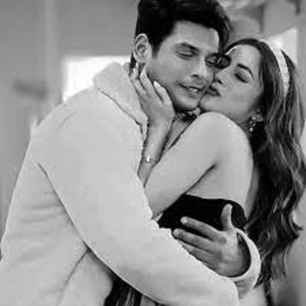 সিদ্ধার্থের ছায়া তাঁকে ছেড়ে দেয়নি। বারবার মনে করেছেন বন্ধুর কথা। (ছবি : ইনস্টাগ্রাম)