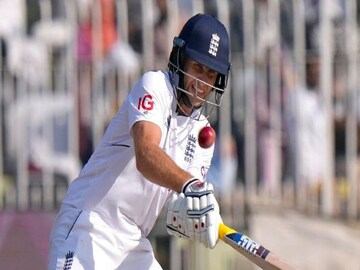 pakistan vs england: joe root decides to bat left handed video goes viral- Photo - AP 