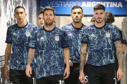 গোটা আর্জেন্টিনা দলটা এভাবেই সামনে রেখেছে মেসিকে গোটা আর্জেন্টিনা দলটা এভাবেই সামনে রেখেছে মেসিকে