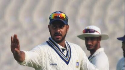 অধিনায়ক মনোজের দাপট। অধিনায়ক মনোজের দাপট।