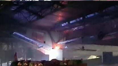 বুধবার সন্ধ্যায় বর্ধমান রেলস্টেশনে এই ঘটনা ঘটেছে বুধবার সন্ধ্যায় বর্ধমান রেলস্টেশনে এই ঘটনা ঘটেছে