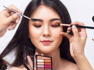 আইলাইনার লুক তৈরির জন্য ব্রাশ গুরুত্বপূর্ণ