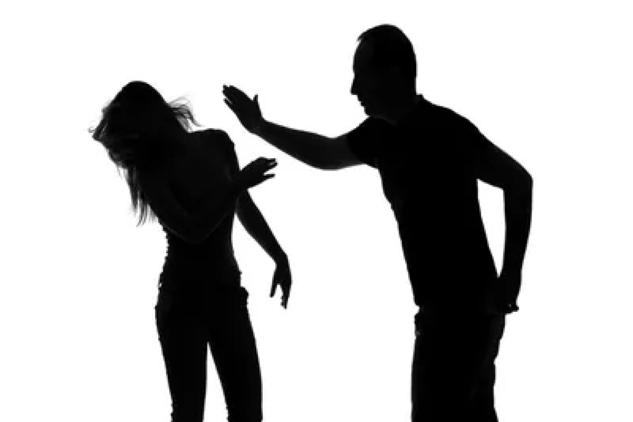 স্ত্রীয়ের মাথা থেঁতলে দিয়ে ইট হাতে থানায় হাজির স্বামী