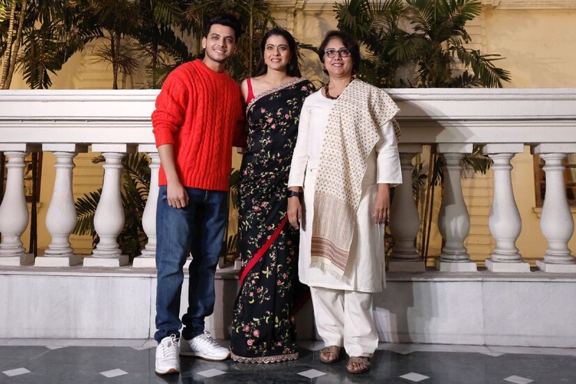 আর সেই সূত্রের তিনি মজা করে বললেন, ''মুখোপাধ্যায় পরিবারের সঙ্গে কাজ করা মানে তো দারুণ ব্যাপার। আমার কী হয়েছিল, তা তো আপনারা দেখেই ছিলেন।''