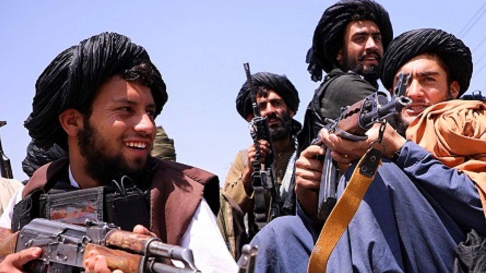 মৃত্যুদণ্ডপ্রাপ্তকে গুলি! তালিবানী শাসনে বাবাকে দিয়ে ছেলের সাজা দেওয়ালো সরকার মৃত্যুদণ্ডপ্রাপ্তকে গুলি! তালিবানী শাসনে বাবাকে দিয়ে ছেলের সাজা দেওয়ালো সরকার