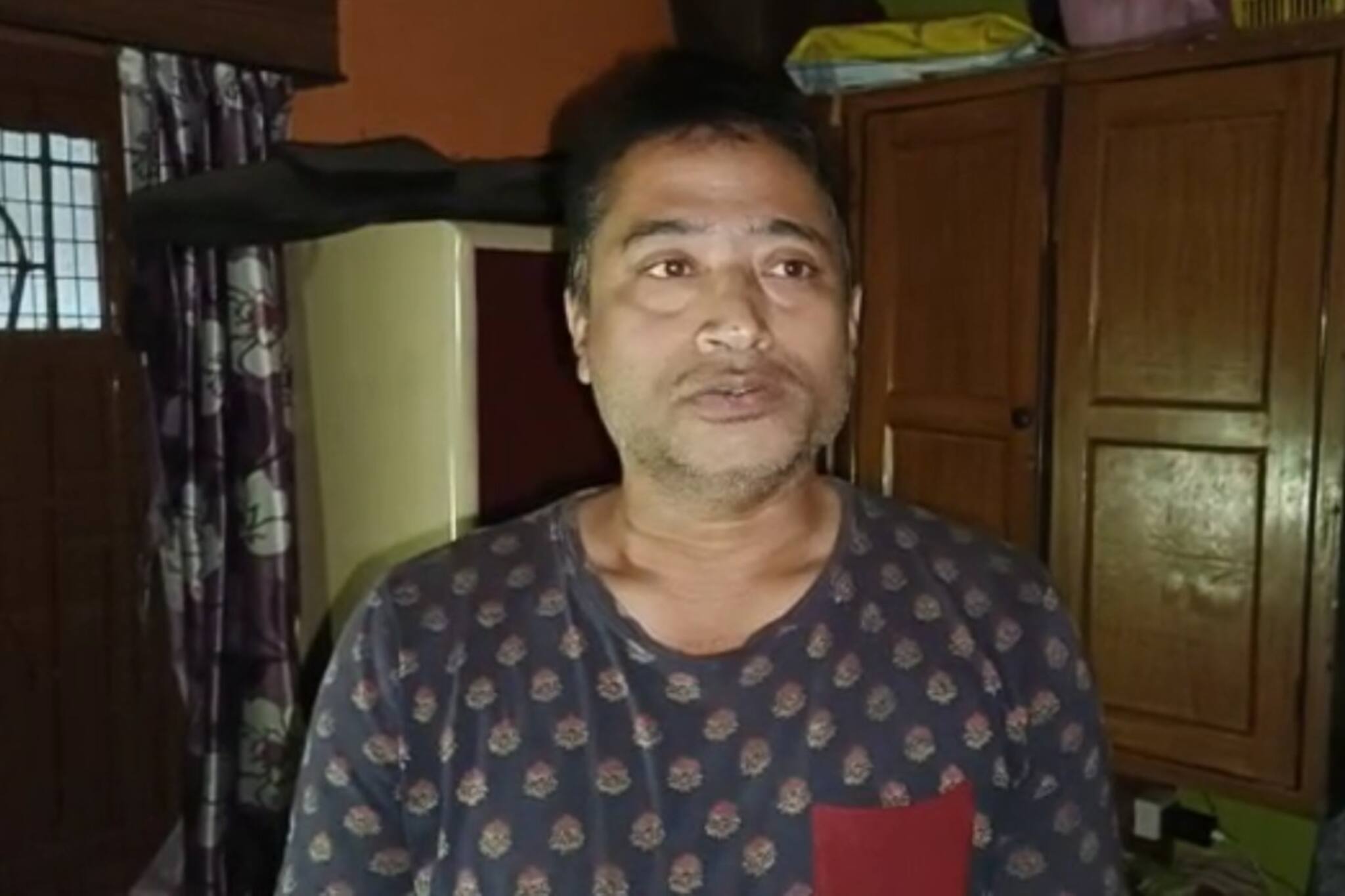 বাড়িতে নেই বিদ্যুৎ, এদিকে একে অপরকে ছুঁলেই শক খাচ্ছে পরিবার, ভৌতিক কাণ্ড বলে রব!