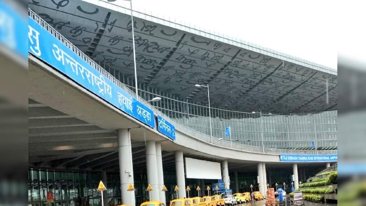 বিমানবন্দর থেকে নিখোঁজ মহিলা! খুঁজে চলেছেন স্বামী, অবিশ্বাস্য ঘটনা কলকাতায় বিমানবন্দর থেকে নিখোঁজ মহিলা! খুঁজে চলেছেন স্বামী, অবিশ্বাস্য ঘটনা কলকাতায়