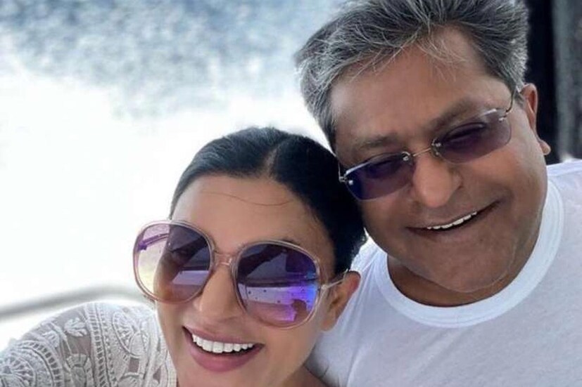 সুস্মিতা সেন-ললিত মোদি: ২০২২-এ সবথেকে চর্চিত জুটি। কিন্তু তাঁদের সম্পর্কের মেয়াদ বড়ই কম। জুলাই মাসে হঠাৎই প্রাক্তন আইপিএল চেয়ারম্যান ললিত বিশ্বসুন্দরীর সঙ্গে ছবি দিয়ে লেখেন, 'অর্ধাঙ্গিনী'। তারপরেই শুরু হয়ে যায় ব্যাপক চর্চা। ধারণা করা হয়, তাঁরা বিয়েও করবেন। যদিও কিছু দিনের মধ্যেই সুস্মিতাকে আবার প্রাক্তন প্রেমিক রোহমান শলের সঙ্গে বেশি সময় কাটাতে দেখা যায়। অন্য দিকে ললিতের ট্যুইটারের প্রোফাইল থেকে সুস্মিতার ছবি সরে যায়। বোঝা যায়, সম্পর্ক টেকেনি।