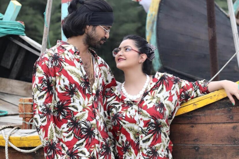 পরীমণির পোস্ট থেকে এ কথা স্পষ্ট তারকা দম্পতির সম্পর্ক বিষাক্ত হয়ে গিয়েছে। ফলে মানসিক ভাবে বিধ্বস্ত নায়িকা। আর চারদিকে বছর শেষের আনন্দের আমেজের মাঝেও তাই এই পোস্ট করতে বাধ্য হলেন তিনি। শুক্রবার মধ্যরাতে এই পোস্টটি করেন তিনি। সূত্রের খবর, তখনই ছেলে কোলে রাজের বাড়ি ছেড়ে দিয়েছেন পরীমণি।