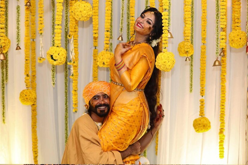 গত জানুয়ারি মাসে রাজ-পরীর আনুষ্ঠানিক বিয়েতে মেতে উঠেছিল বাংলাদেশের তারকারা। যদিও ২০২১ সালের ১৭ অক্টোবর গোপনে বিয়ে সেরেছিলেন তাঁরা। ‘গুনিন’ ছবিতে কাজ করতে গিয়ে প্রেম, তার পরেই বিয়ে। কিন্তু এত তাড়াতাড়ি শেষ হয়ে যাবে শরীফুল রাজ এবং পরীমণির প্রেমের পর্ব?
