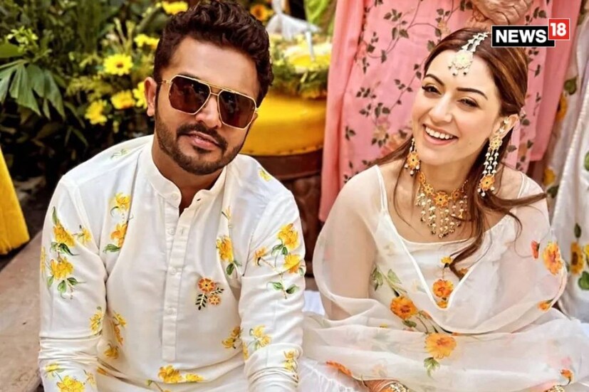 এর আগে রবিবার তাঁদের হলদি ও সঙ্গীত অনুষ্ঠানের ছবি বাজিমাত করেছিল সোশ্যাল মিডিয়ায়। হলদি অনুষ্ঠানে এই জুটি সেজেছিল সাদা রঙের ফ্লোরাল পোশাকে। সঙ্গীত-এর দিন হংসিকার পরনে ছিল গোলাপি লেহঙ্গা।