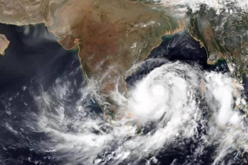 কলকাতায় সকালের দিকে হালকা ধোঁয়াশার পরিবেশ থাকবে। দিনভর আংশিক মেঘলা আকাশ। সকালের তাপমাত্রা ১৬ ডিগ্রির ঘরে। সকাল সন্ধ্যা শীতের আমেজ কমলেও টের পাওয়া যাবে। (ফাইল ছবি)