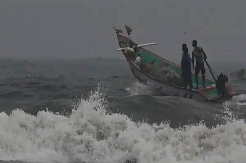 শনিবার সকালে সর্বনিম্ন তাপমাত্রা ১৮ ডিগ্রি সেলসিয়াস। স্বাভাবিকের থেকে দুই ডিগ্রি উপরে। শুক্রবার এই তাপমাত্রা ছিল ১৫.৬ ডিগ্রি সেলসিয়াস। শুক্রবার বিকেলে সর্বোচ্চ তাপমাত্রা ছিল ২৭ ডিগ্রি সেলসিয়াস, স্বাভাবিকের তুলনায় এক ডিগ্রির নীচে। বাতাসে জলীয় বাষ্পের পরিমাণ ৫০ থেকে ৯২ শতাংশ। আগামী ২৪ ঘন্টায় তাপমাত্রা থাকবে ১৭ থেকে ২৭ ডিগ্রি সেলসিয়াস।