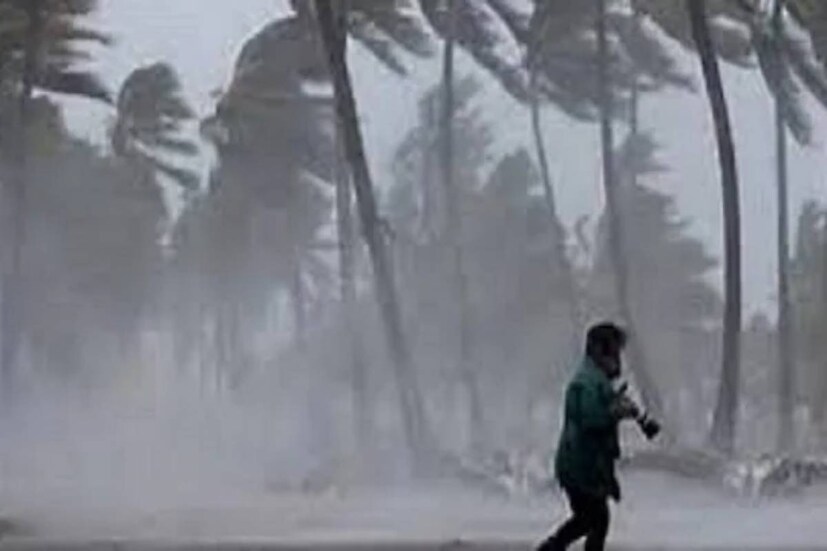 শনিবার থেকে তাপমাত্রা কিছুটা বাড়তে পারে। শনিবার থেকে সোমবার পর্যন্ত ওই পরিস্থিতি থাকবে। সেই সময় শীতের আমেজ কিছুটা কমবে রাজ্যে। বঙ্গোপসাগর থেকে জলীয় বাষ্প এসে আংশিক মেঘলা আকাশ কোথাও মেঘলা আকাশের সম্ভাবনা। তবে আগামী চার পাঁচ দিন বৃষ্টির কোনও সম্ভাবনা নেই। (ফাইল ছবি)