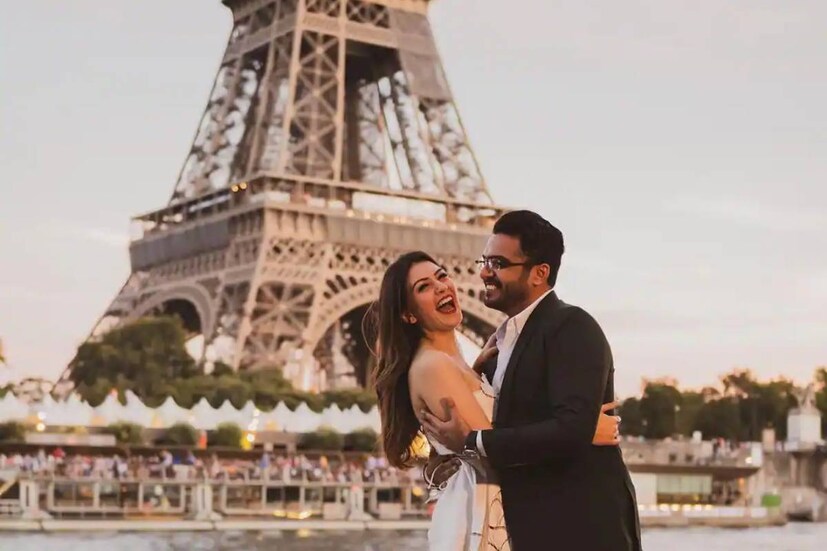 পেশায় ব্যবসায়ী সোহেল প্যারিসে আইফেট টাওয়ারের নীচে প্রোপোজ করেছিলেন হংসিকাকে৷ রীতিমতো হাঁটু মুড়ে বসে পশ্চিমী কায়দায় তাঁর প্রেম নিবেদন মন জয় করেছিল নেটিজেনদের৷ এর পর হংসিকার ব্যাচেলর্স পার্টি উদযাপিত হয় গ্রিসে৷ ইনস্টাগ্রামে ভিডিও পোস্ট করে হংসিকা লিখেছিলেন ‘এখনও পর্যন্ত সেরা ব্যাকালোরেট৷’