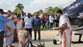 ছকভাঙা এই বাহন পুজোর ছবি এখন সামাজিক মাধ্যমে ভাইরাল