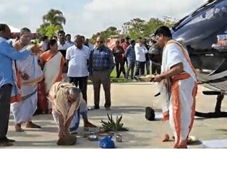 ছকভাঙা এই বাহন পুজোর ছবি এখন সামাজিক মাধ্যমে ভাইরাল