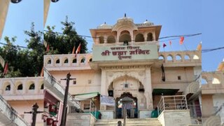 পুষ্করকে বলা হয় মন্দিরের শহর পুষ্করকে বলা হয় মন্দিরের শহর