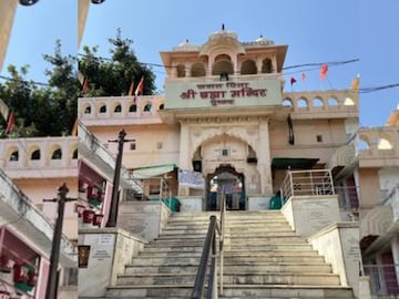 পুষ্করকে বলা হয় মন্দিরের শহর
