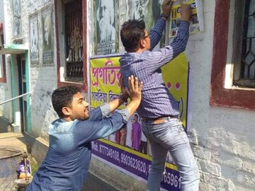 কোনও ছাত্র বা ছাত্রী স্কুলে অনুপস্থিত থাকলে স্কুলের পরে অনলাইনে তাকে সেদিনের স্কুলের  পাঠও পড়িয়ে দেন