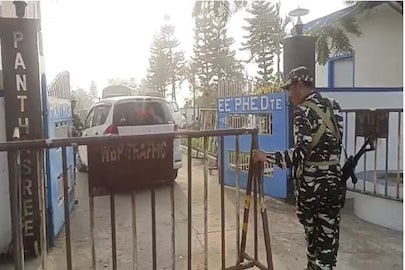 সিবিআই-এর এই অস্থায়ী ক্য়াম্পে সিআরপিএফ নিরাপত্তায় রাখা হয়েছিল লালন শেখকে। 