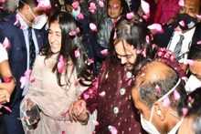 বাগদানের পর আন্তিলিয়াতে গ্র্যান্ড সেলিব্রেশন, আলোয়-ফুলে স্বাগত অনন্ত-রাধিকাকে