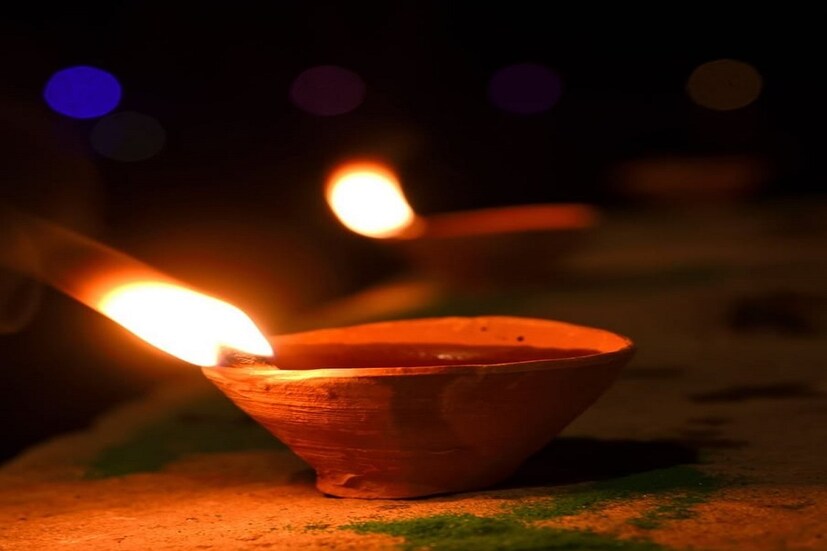 কথিত আছে যে যাদের দুঃখ  আছে, সমস্যা আছে তাদের জন্য কোকিলা ভানা বা শনিধামে যাওয়া ভালো। এ সময় দুধ ও জল মিশিয়ে ফুল গাছে দিতে হবে৷