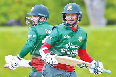 দুই বাংলাদেশির হাতেই কেকেআরের ভাগ্য