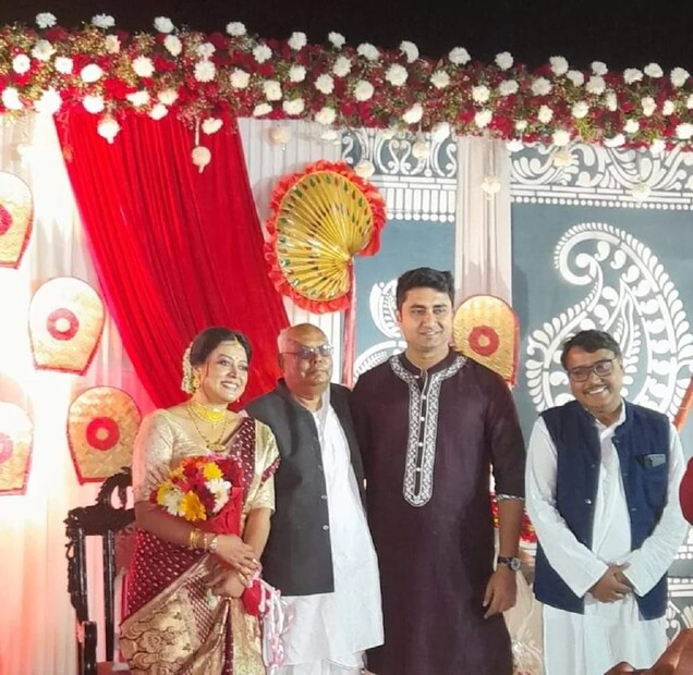 *শতরূপের বিয়েতে উপস্থিত ছিলেন সিপিএম নেতা কান্তি গঙ্গোপাধ্যায়। ছবিঃ ফেসবুক। 