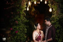 মুচকি হেসে পহেলির গলায় মালা, বাম নেতা শতরূপের ছবিতে চুরমার লক্ষ লক্ষ তরুণী-মন