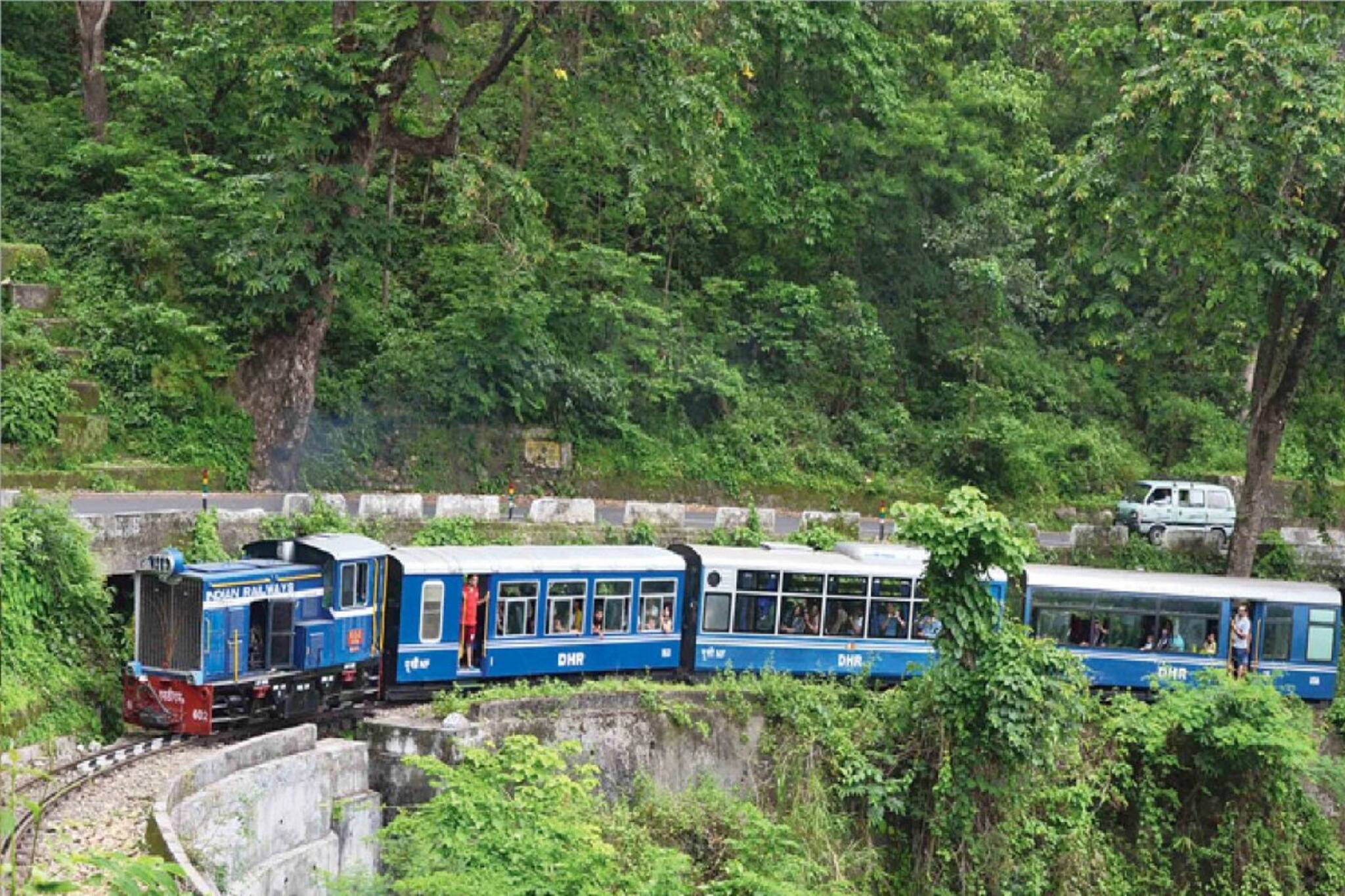 দার্জিলিংয়ে ভয়াবহ দুর্ঘটনা! টয়ট্রেনের ধাক্কায় ছিন্নভিন্ন বৃদ্ধের দেহ
