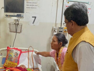 কনভয়ের গাড়ির ধাক্কায় আহত বৃদ্ধা, হাসপাতালে নিয়ে গেলেন ত্রিপুরার মুখ্যমন্ত্রী