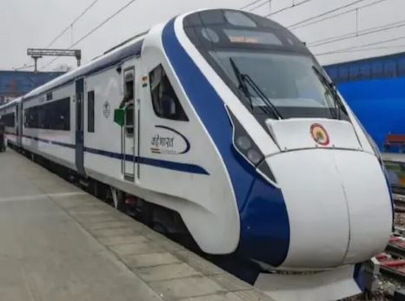 এই ট্রেন নিয়ে যাত্রীসাধারণের মধ্যে উৎসাহ উদ্দীপনার শেষ নেই। এরইমধ্যে এবার হাওড়া থেকে আরও দুটি বন্দে ভারত এক্সপ্রেস চালু করা হলে তা যে রেলযাত্রীদের জন্য বিরাট সুখবর হতে চলেছে, সে কথা বলাই বাহুল্য।