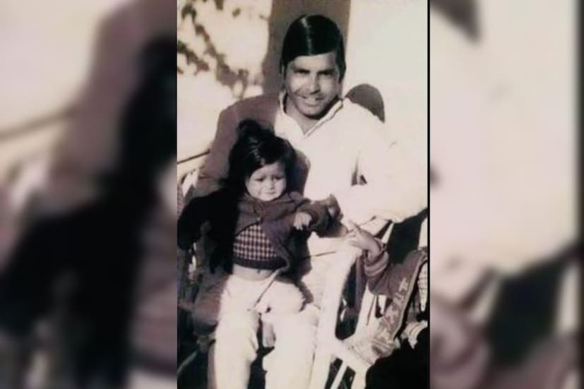 এর আগে লালুকে তাঁর কিডনি দান নিয়ে সংবাদমাধ্যমে চর্চা শুরু হওয়ার পর রোহিনী ট্যুইটারে লেখেন, 'শরীরের ছোট্ট একটা মাংস পিণ্ড নিজের বাবাকে দেওয়ার ইচ্ছে প্রকাশ করেছি৷ আমি বাবার জন্য যে কোনও কিছুই করতে তৈরি৷ ' বাবার সঙ্গে নিজের ছোটবেলার ছবিও ট্যুইটারে শেয়ার করেছিলেন রোহিনী৷ 