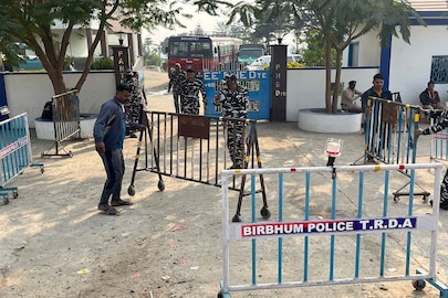 রামপুরহাটের ক্য়াম্প অফিস ফাঁকা করল সিবিআই। 