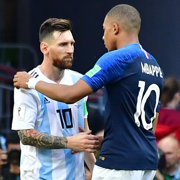 এবার বিশ্বকাপে ফাইনালে মুখোমুখি হতে চলেছে লিওনেল মেসির আর্জেন্টিনা ও কিলিয়ান এমবারে ফ্রান্স। কার হাতে কাপ উঠবে কার হাতে তা নিয়ে নিজের ভবিষ্যদ্বাণী জানিয়ে দিলেন অ্যাথোস সালোমি। 