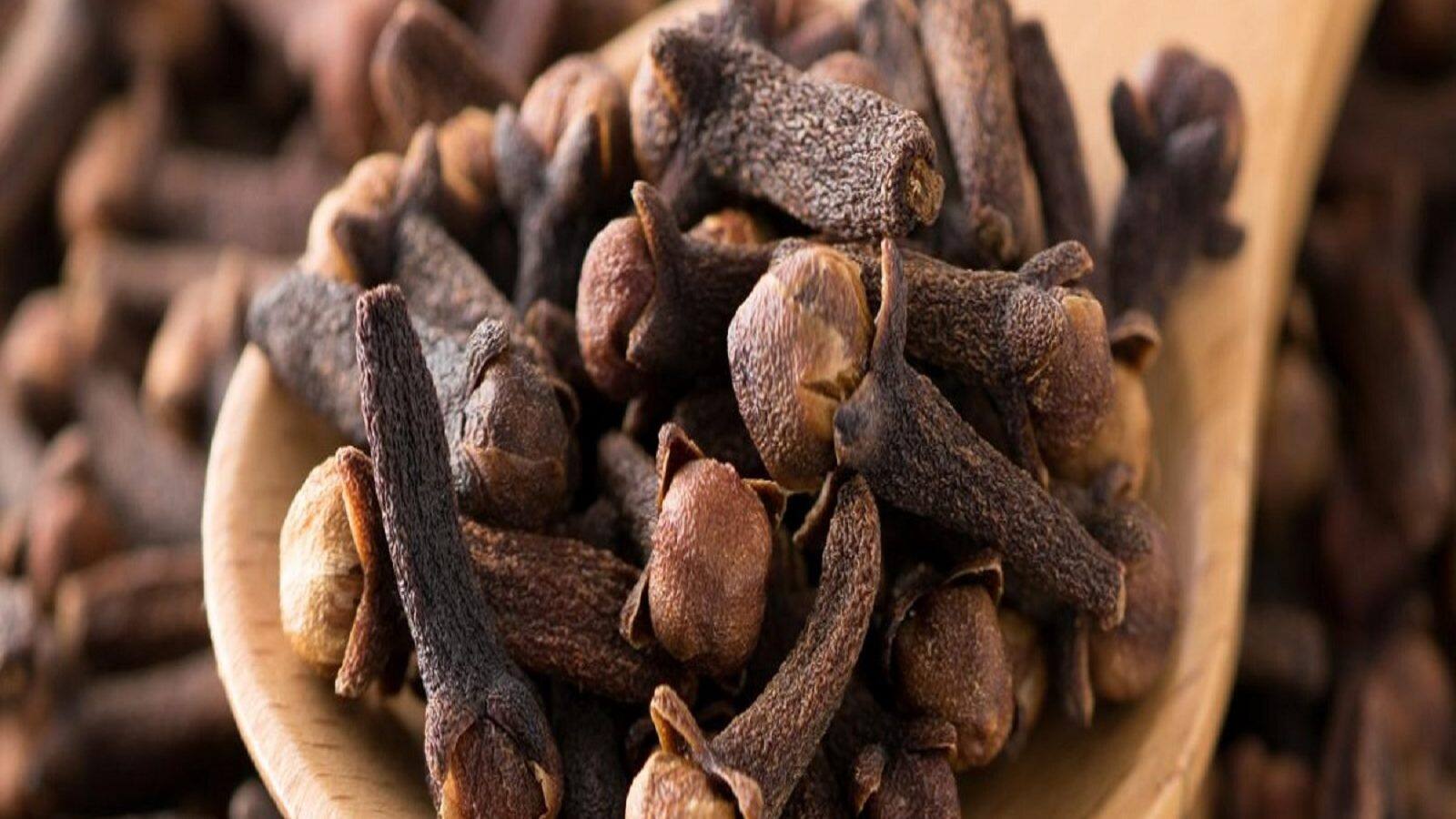 খালি পেটে লবঙ্গ খান, কোষ্ঠকাঠিন্য সহ একাধিক সমস্যা থেকে রেহাই দেবে এই উপাদান খালি পেটে লবঙ্গ খান, কোষ্ঠকাঠিন্য সহ একাধিক সমস্যা থেকে রেহাই দেবে এই উপাদান