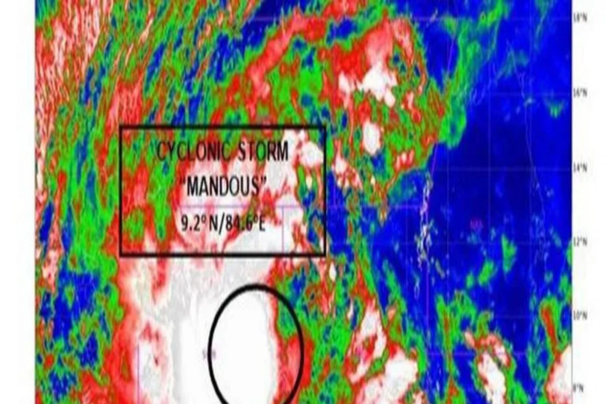 West Bengal Weather Update || Cyclone Alert: ঘূর্ণিঝড় মান্দাসের প্রভাবে কী হতে চলেছে আজ বাংলায়? রেড অ্যালার্ট জারি এই এলাকায়! লেটেস্ট ওয়েদার আপডেট