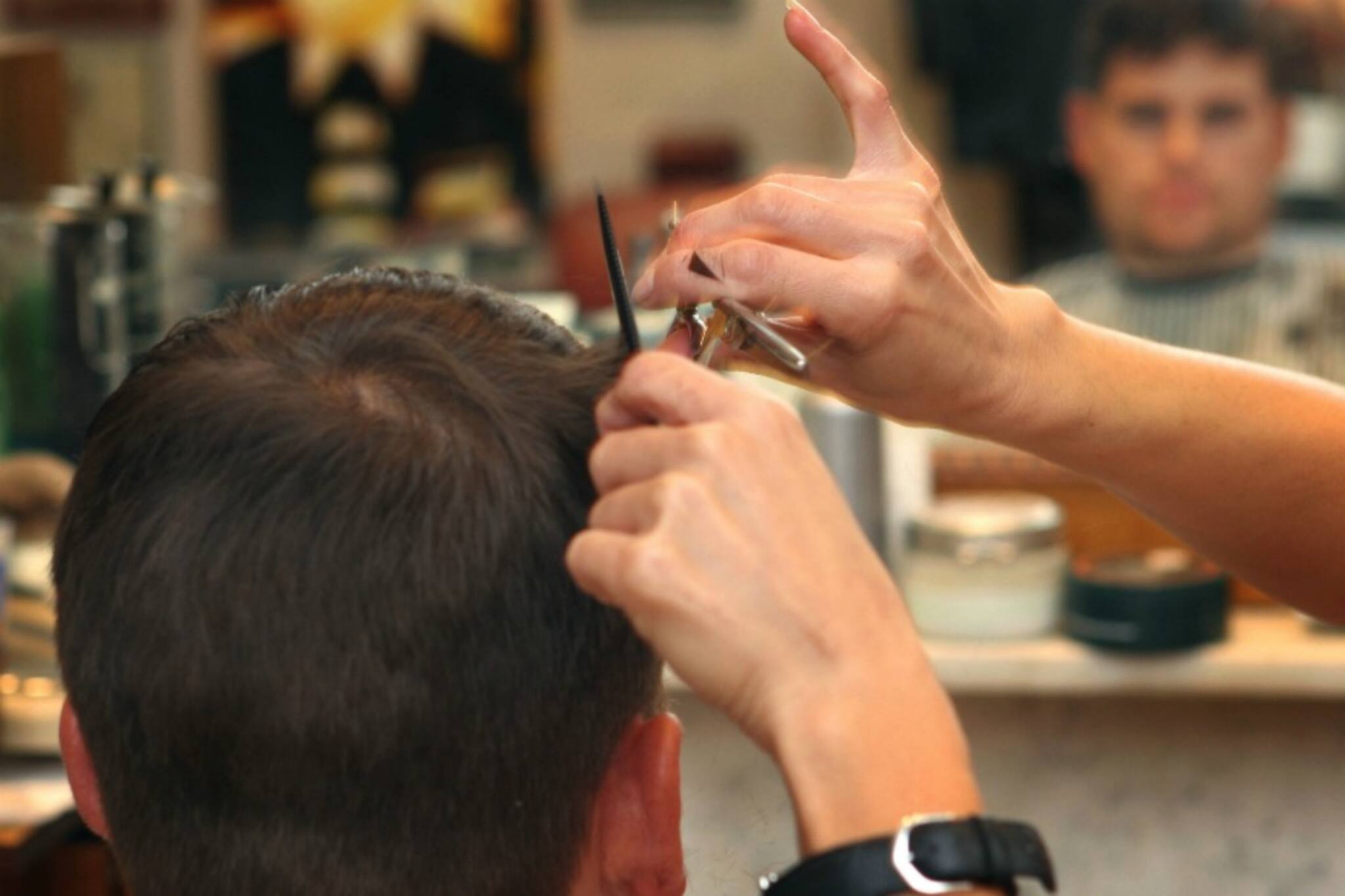 ছেলের চুলের কাটিং দেখে বকুনি বাবার, পরের কাণ্ড মারাত্মক