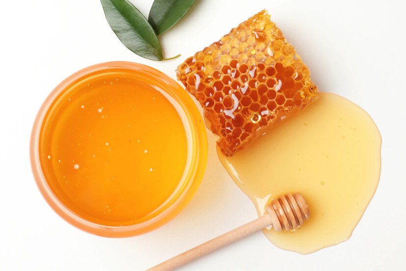 মধু ব্রণ ও দাগ দূর করতে কার্যকর। এর অ্যান্টিব্যাকটেরিয়াল বৈশিষ্ট্যগুলি ত্বকে আশ্চর্যজনক প্রভাব দেখায় এবং দাগ এবং ব্রণ দ্রুত নিরাময় করে। মধু ব্রণ ও দাগ দূর করতে কার্যকর। এর অ্যান্টিব্যাকটেরিয়াল বৈশিষ্ট্যগুলি ত্বকে আশ্চর্যজনক প্রভাব দেখায় এবং দাগ এবং ব্রণ দ্রুত নিরাময় করে।