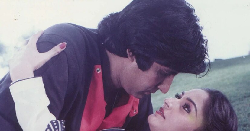আপনি যদি এখনও এই ছবির অভিনেত্রীকে চিনতে না পেরে থাকেন তবে আপনাকে জানিয়ে দিই এই ছবিটি আসলে অভিনেত্রী জয়াপ্রদা কিশোরীবেলার ছবি। জয়া তাঁর সময়ের সুন্দরী এবং গ্ল্যামারাস অভিনেত্রীদের মধ্যে একজন।